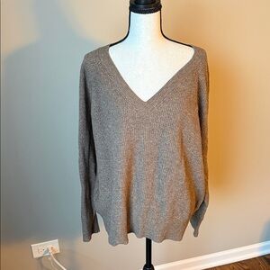 Old Navy V-Neck Sweater in Taupe